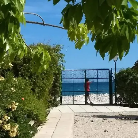Beachfront Apt! Ac - Pool - Parking Appartement *