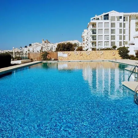 Beachfront Apt! Ac - Pool - Parking